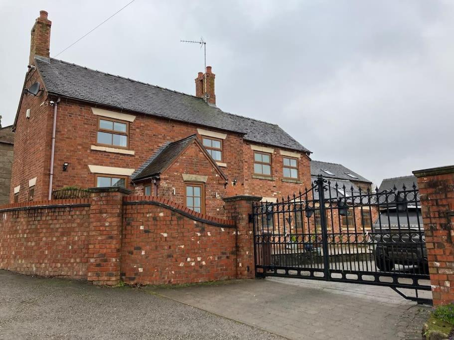 Woodbine Cottage-Part Of Alton Cottages Exteriör bild