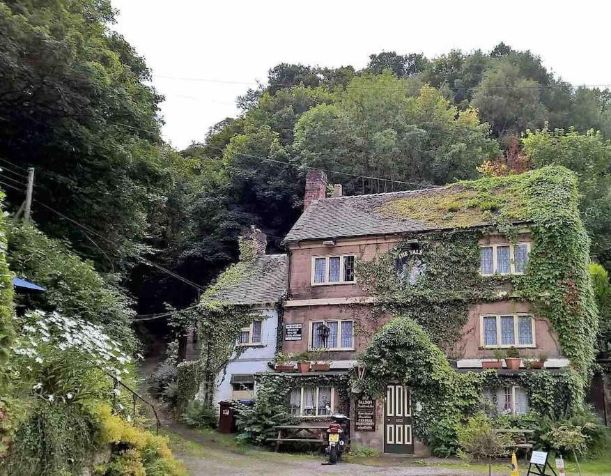 Woodbine Cottage-Part Of Alton Cottages Exteriör bild